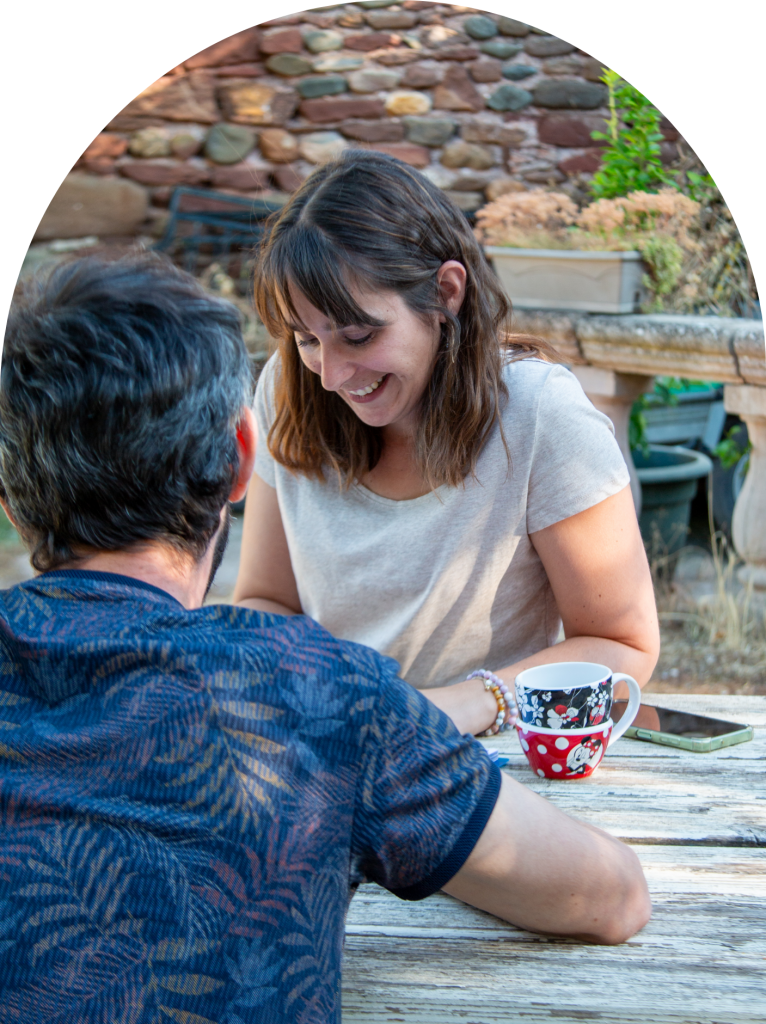 Coline Gaffard, consultante en communication et graphiste chez COCOM en Sud-Aveyron pour les entrepreneurs locaux